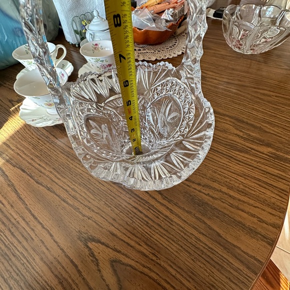 Vintage crystal  basket with bird design - Picture 6 of 7